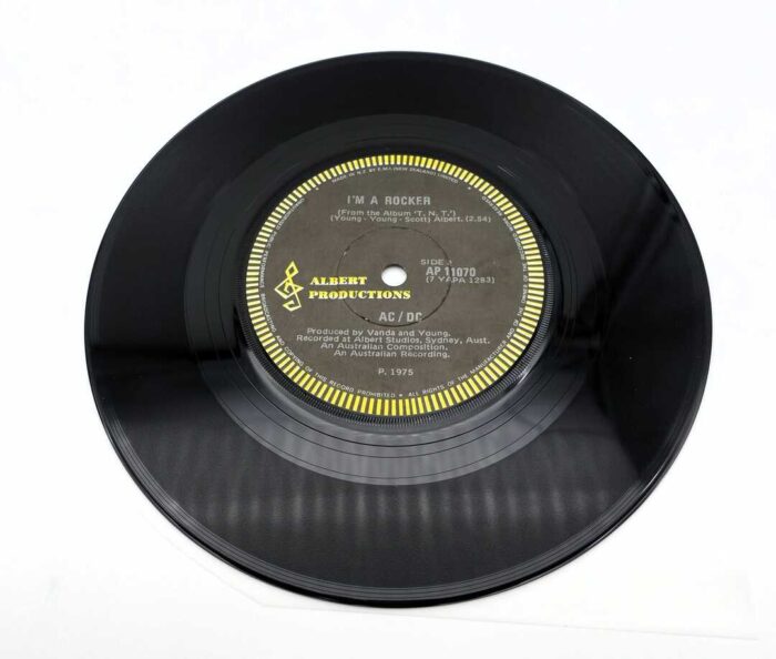 AC/DC T.N.T. TNT / I'm A Rocker 7" Vinyl 1976 NZ Pressing - Image 3